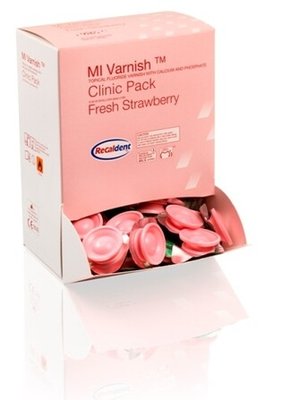 GC MI Varnish refill Truskawka 35x0.5ml (35 x truskawka) + 50 mikropędzelków