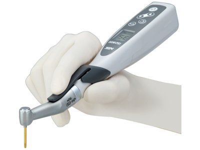 Bezkabelový momentový šroubovák implantologické protetiky