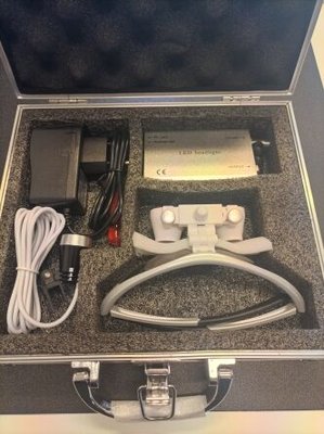 Lupy stomatologiczne z powiększeniem 2.5x lub 3.5x z oświetleniem LED