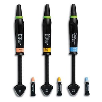 Tetric EvoCeram Bleach L, stříkačka 3 g