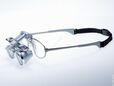 Lupy Carl Zeiss EyeMag Smart 2,5x w ramce tytanowej