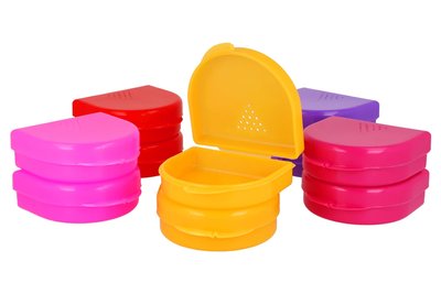 Małe pudełka na aparat ortodontyczny MIX 10 szt.