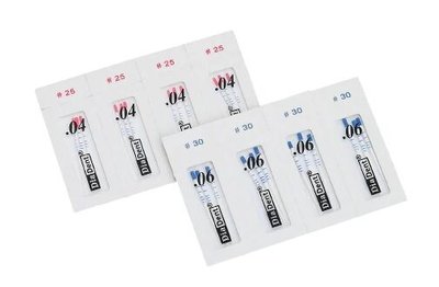 Papírové čepy DiaDent sterilní 4% 015