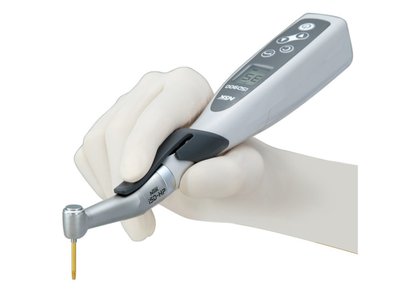 NSK ISD900 bezkabelový přístroj s kalibrovaným kroutícím momentem, pro šroubování implantologických komponentůkontrolou