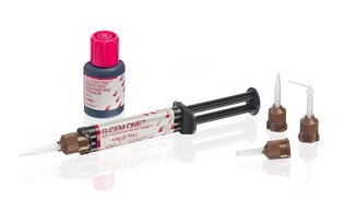 GC G-CEM ONE Starter Kit Translucent (G-CEM ONE strzykawka Translucent 4.6g + Adhesive Primer 2ml + końcówki)